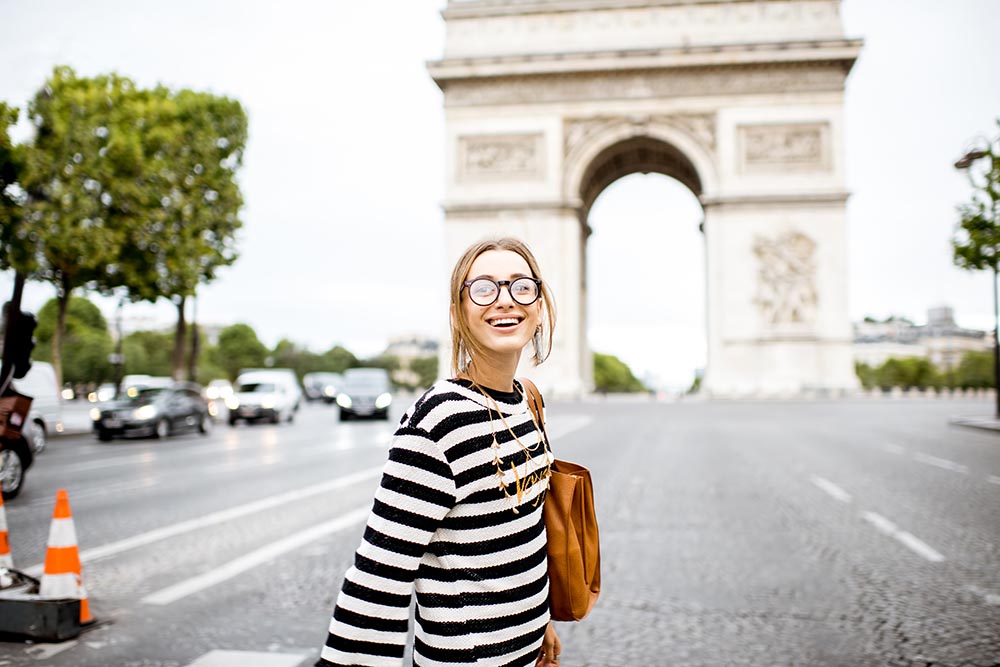 Business woman in Paris Freizeitreisen während der Geschäftsreise