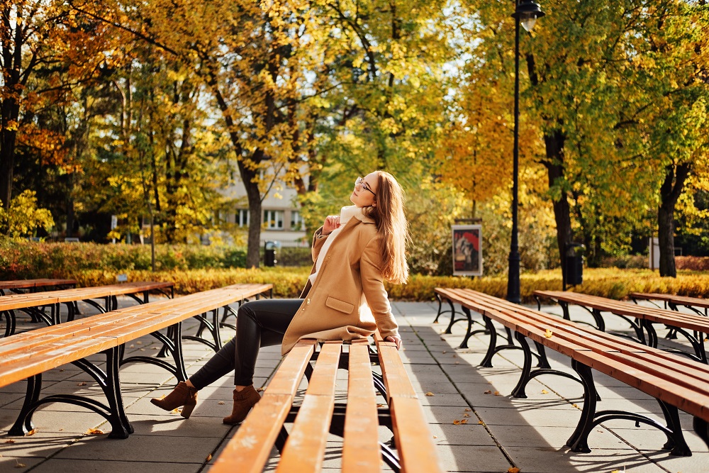Autumn wellbeing, protect mental health concept. How to Cope With Fall Anxiety. Beautiful black woman. Portrait of beautiful redhead woman in glasses on fall autumn tree background psychische einflussfaktoren auf die gesundheit